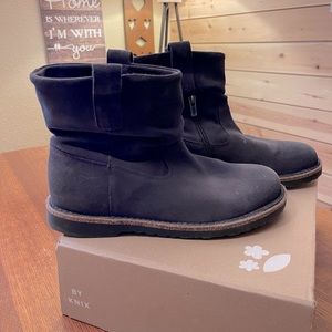 JUST REDUCED! Birkenstock gray/blue suede slouch boots size 40 (like new)